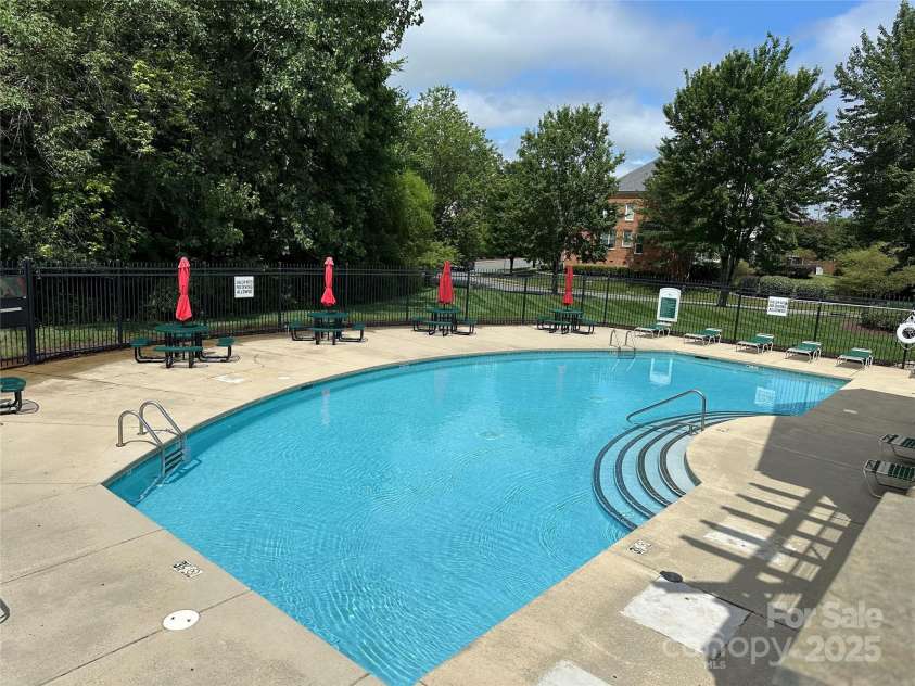 10133 Caldwell Forest Drive, Charlotte, NC 28213.  MLS# CAR4234711, YatesRealty ID 9223. Community Pool