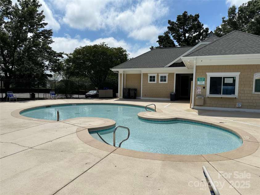 10133 Caldwell Forest Drive, Charlotte, NC 28213.  MLS# CAR4234711, YatesRealty ID 9223. Community Pool