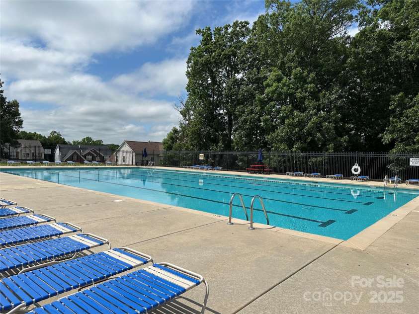 10133 Caldwell Forest Drive, Charlotte, NC 28213.  MLS# CAR4234711, YatesRealty ID 9223. Community Pool