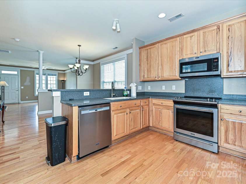10133 Caldwell Forest Drive, Charlotte, NC 28213.  MLS# CAR4234711, YatesRealty ID 9223. Kitchen