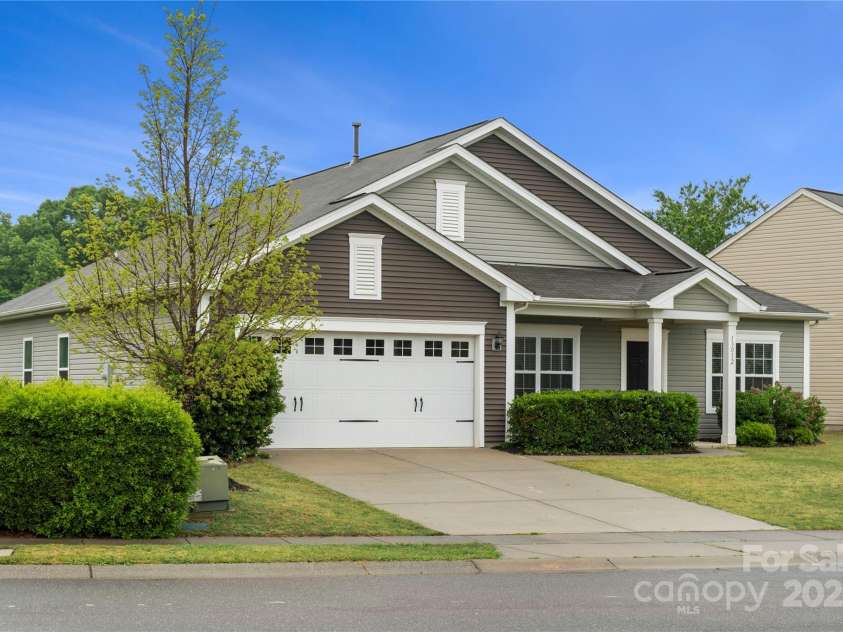 13012 Hunting Birds Lane, Charlotte, NC 28278.  MLS# CAR4247316, YatesRealty ID 9224. 