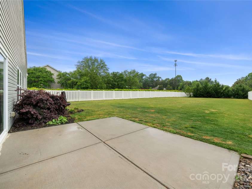 13012 Hunting Birds Lane, Charlotte, NC 28278.  MLS# CAR4247316, YatesRealty ID 9224. 
