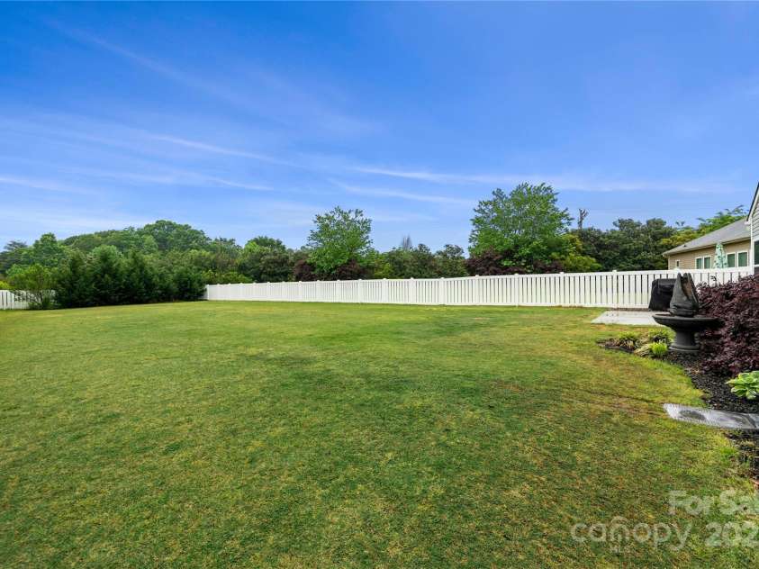 13012 Hunting Birds Lane, Charlotte, NC 28278.  MLS# CAR4247316, YatesRealty ID 9224. 