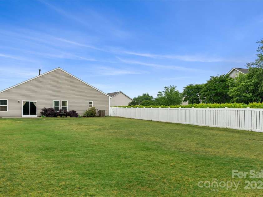 13012 Hunting Birds Lane, Charlotte, NC 28278.  MLS# CAR4247316, YatesRealty ID 9224. 