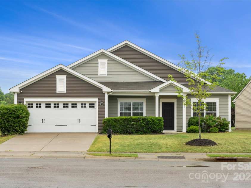 13012 Hunting Birds Lane, Charlotte, NC 28278.  MLS# CAR4247316, YatesRealty ID 9224. 