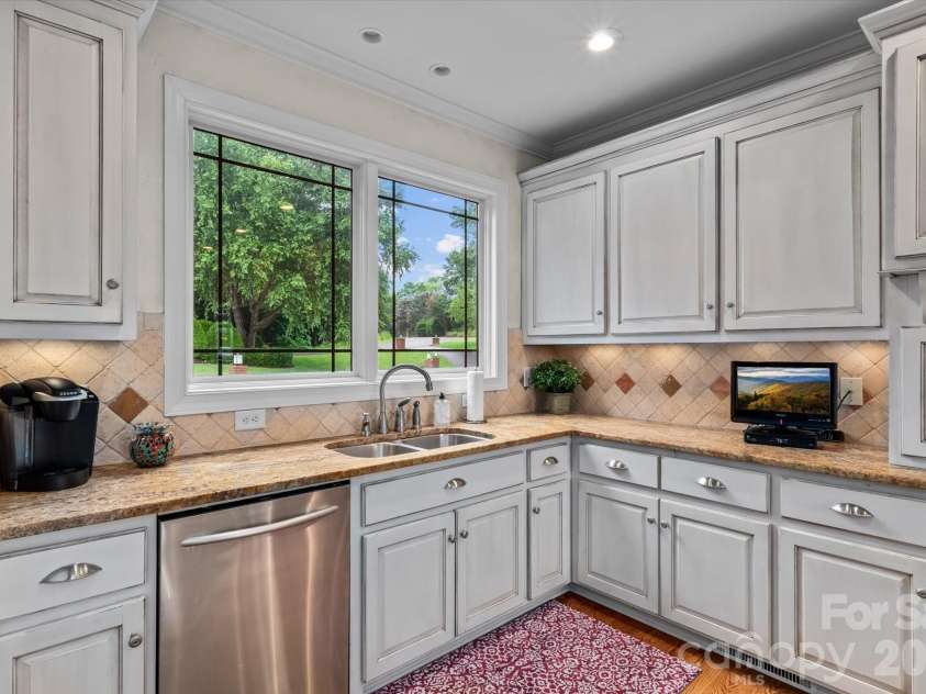 368 Players Ridge Road, Hickory, NC 28601.  MLS# CAR4365846, YatesRealty ID 9224. 