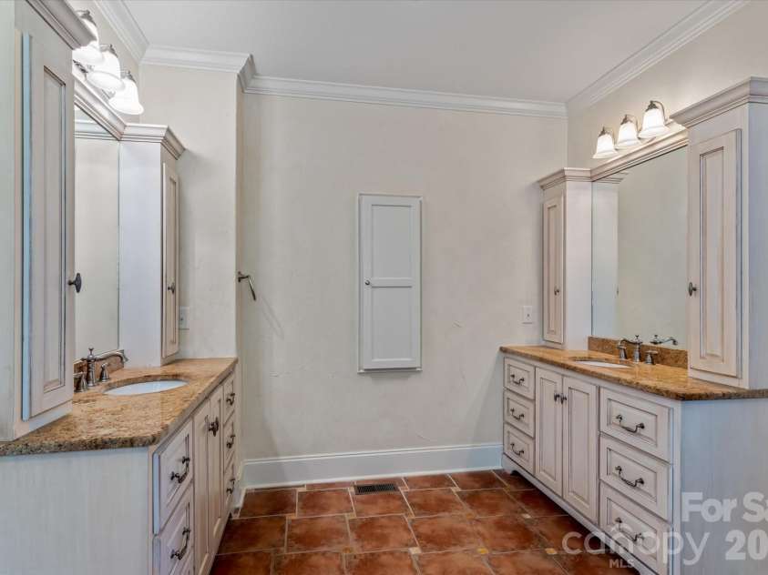368 Players Ridge Road, Hickory, NC 28601.  MLS# CAR4365846, YatesRealty ID 9224. 