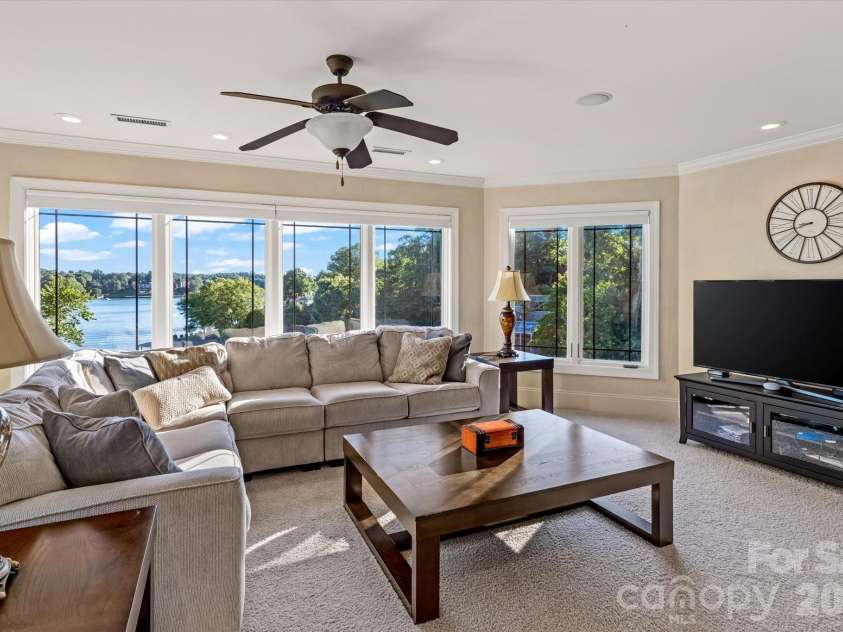 368 Players Ridge Road, Hickory, NC 28601.  MLS# CAR4365846, YatesRealty ID 9224. 