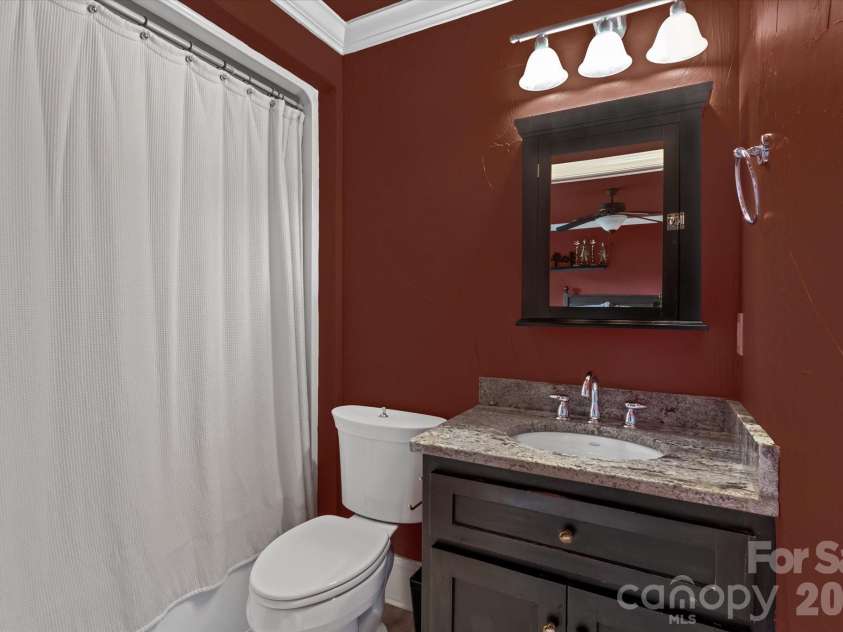 368 Players Ridge Road, Hickory, NC 28601.  MLS# CAR4365846, YatesRealty ID 9224. 