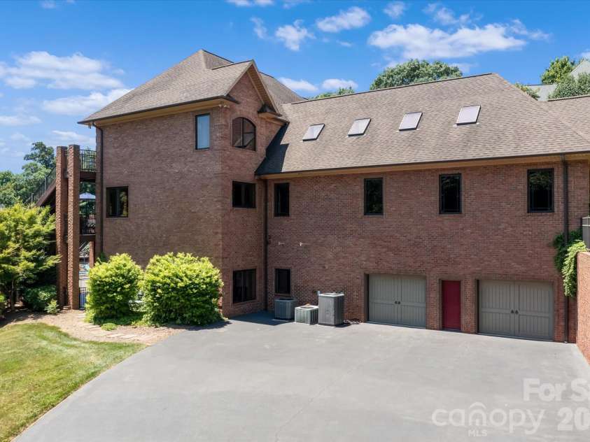 368 Players Ridge Road, Hickory, NC 28601.  MLS# CAR4365846, YatesRealty ID 9224. 