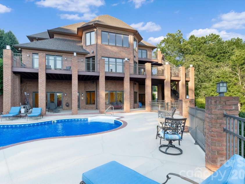 368 Players Ridge Road, Hickory, NC 28601.  MLS# CAR4365846, YatesRealty ID 9224. 