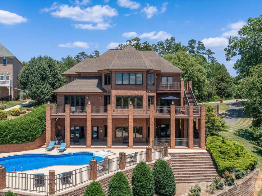368 Players Ridge Road, Hickory, NC 28601.  MLS# CAR4365846, YatesRealty ID 9224. 