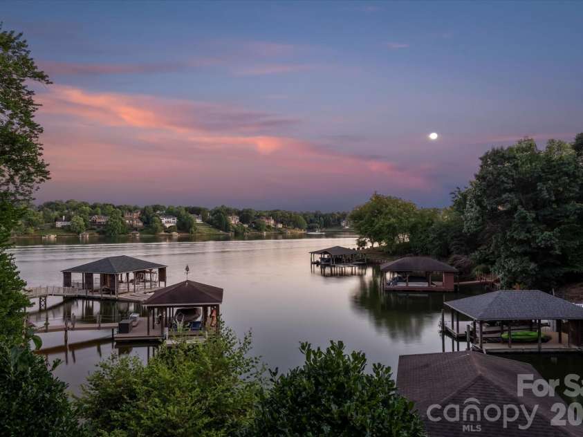 368 Players Ridge Road, Hickory, NC 28601.  MLS# CAR4365846, YatesRealty ID 9224. 