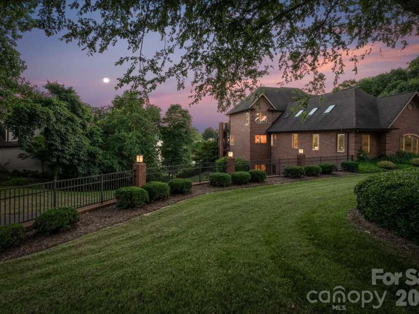 368 Players Ridge Road, Hickory, NC 28601.  MLS# CAR4365846, YatesRealty ID 9224. 