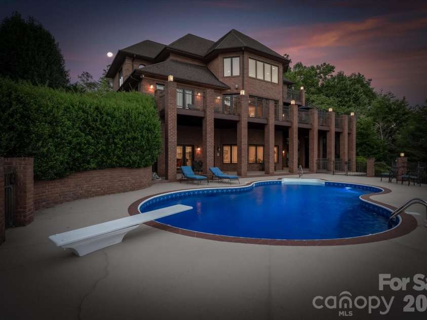 368 Players Ridge Road, Hickory, NC 28601.  MLS# CAR4365846, YatesRealty ID 9224. 