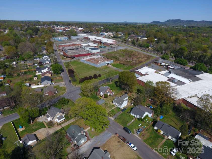 601 Meadowbrook Road, Kings Mountain, NC 28086.  MLS# CAR4241189, YatesRealty ID 9225. 