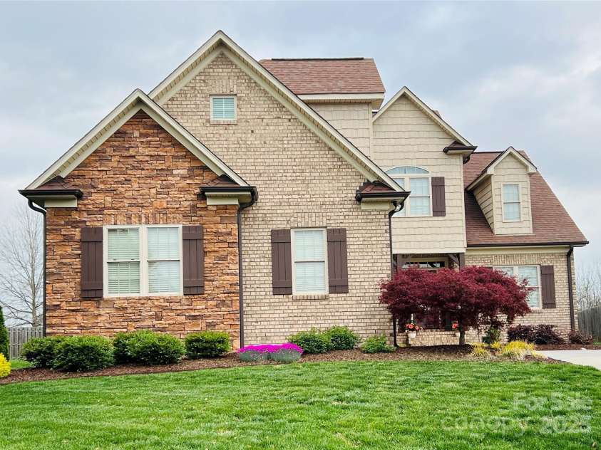 641 Weyburn Drive, Concord, NC 28027.  MLS# CAR4243451, YatesRealty ID 9226. 