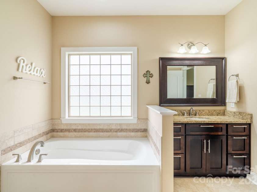 641 Weyburn Drive, Concord, NC 28027.  MLS# CAR4243451, YatesRealty ID 9226. 