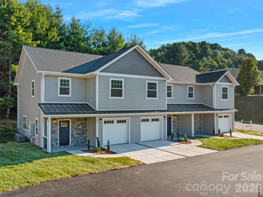 100 Red Twig Lane, Burnsville, NC 28714.  MLS# CAR4349465, YatesRealty ID 9227. 