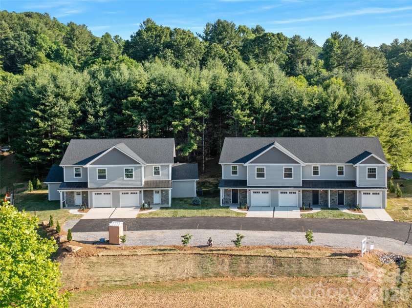 100 Red Twig Lane, Burnsville, NC 28714.  MLS# CAR4349465, YatesRealty ID 9227. 