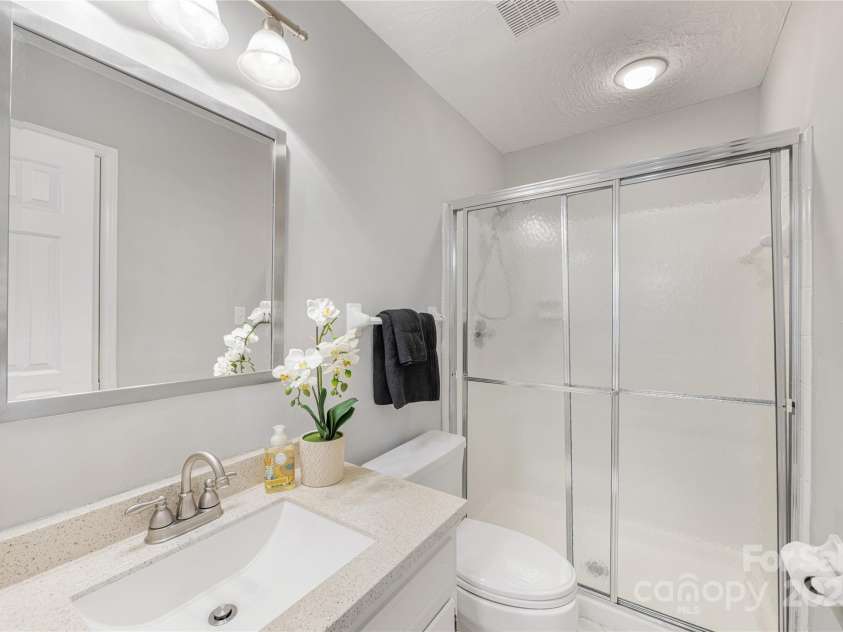 4360 Woodglen Lane, Charlotte, NC 28226.  MLS# CAR4249420, YatesRealty ID 9227. 