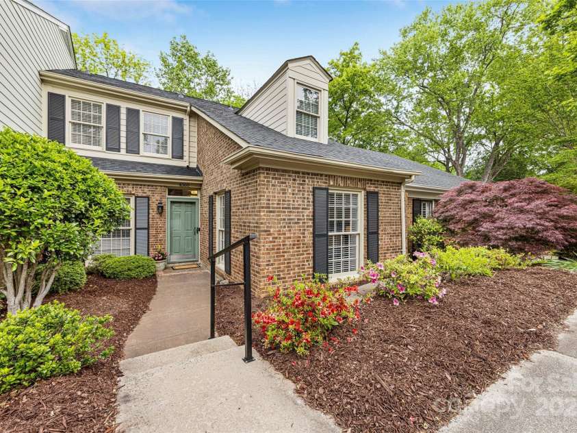 4360 Woodglen Lane, Charlotte, NC 28226.  MLS# CAR4249420, YatesRealty ID 9227. 