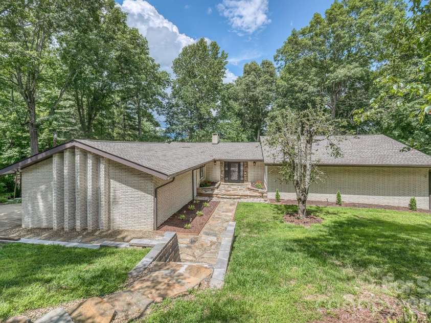 294 Martha Drive, Spruce Pine, NC 28777.  MLS# CAR4366668, YatesRealty ID 9228. 