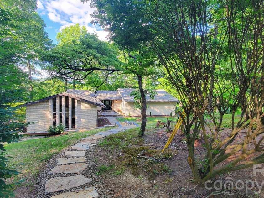 294 Martha Drive, Spruce Pine, NC 28777.  MLS# CAR4366668, YatesRealty ID 9228. 