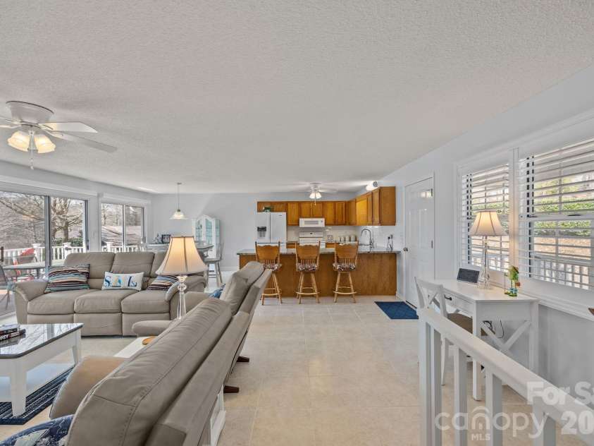435 Lake Drive 10 Drive, Lexington, NC 27292.  MLS# CAR4366747, YatesRealty ID 9229. 