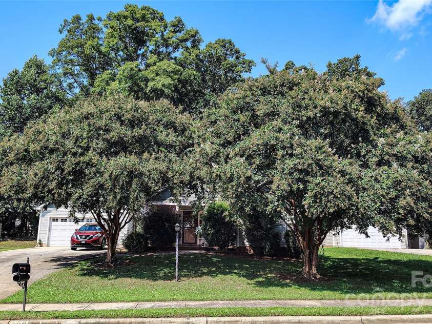 160 Tarrington Drive, Statesville, NC 28625.  MLS# CAR4301525, YatesRealty ID 923. 