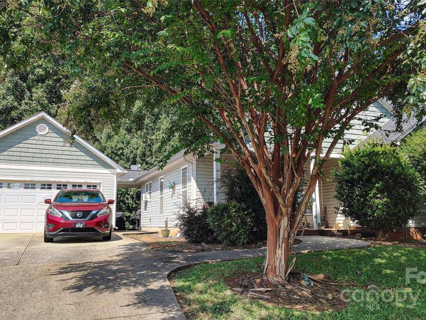160 Tarrington Drive, Statesville, NC 28625.  MLS# CAR4301525, YatesRealty ID 923. 