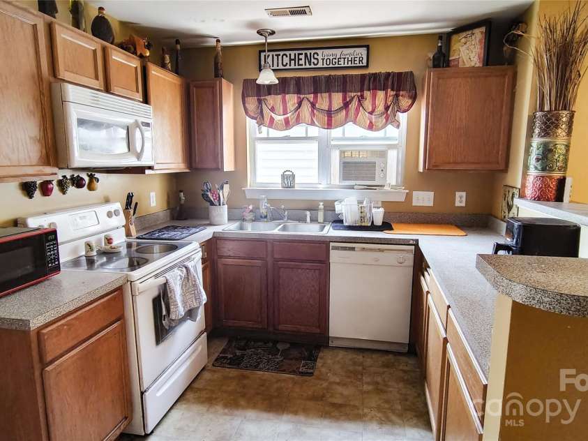 160 Tarrington Drive, Statesville, NC 28625.  MLS# CAR4301525, YatesRealty ID 923. 