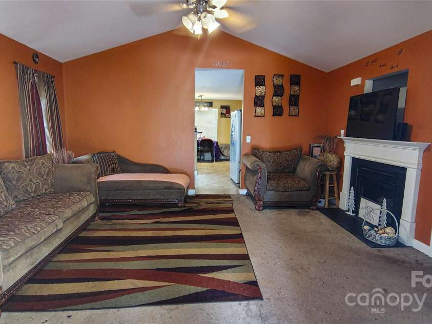 160 Tarrington Drive, Statesville, NC 28625.  MLS# CAR4301525, YatesRealty ID 923. 