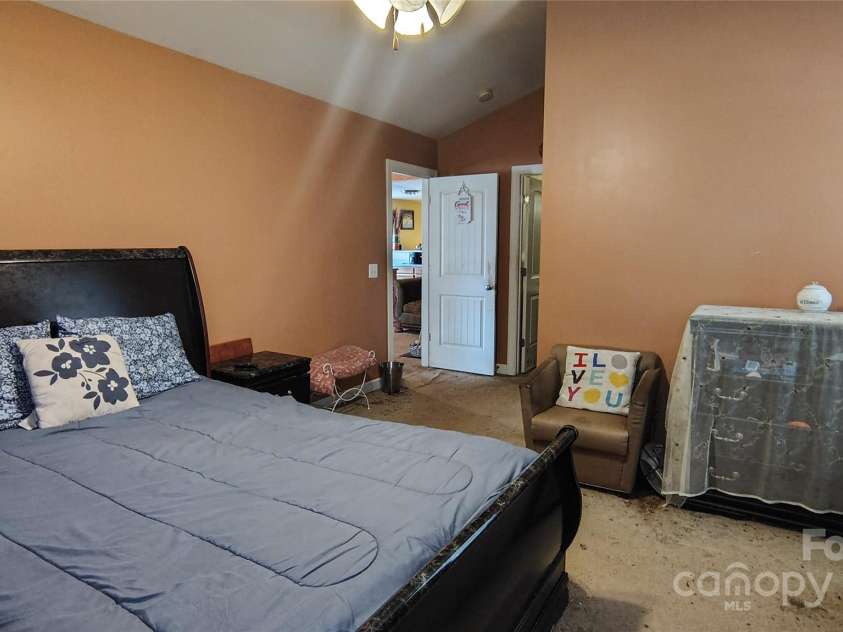 160 Tarrington Drive, Statesville, NC 28625.  MLS# CAR4301525, YatesRealty ID 923. Primary Bedroom