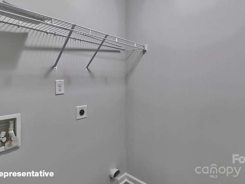 3913 Coleman Drive, Charlotte, NC 28215.  MLS# CAR4216600, YatesRealty ID 923. 