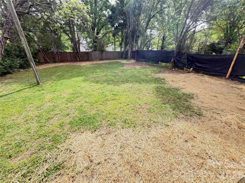 2149 Camp Greene Street, Charlotte, NC 28208.  MLS# CAR4366755, YatesRealty ID 9230. 