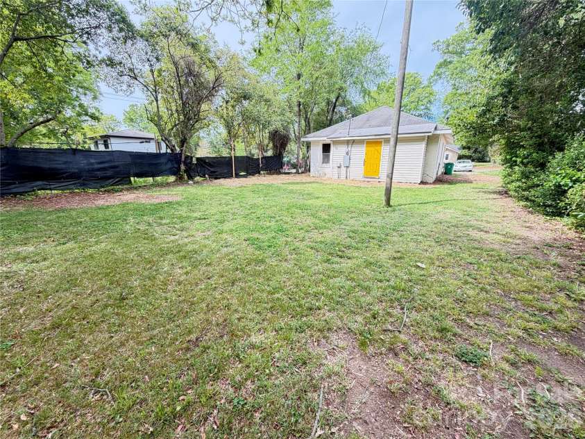 2149 Camp Greene Street, Charlotte, NC 28208.  MLS# CAR4366755, YatesRealty ID 9230. 