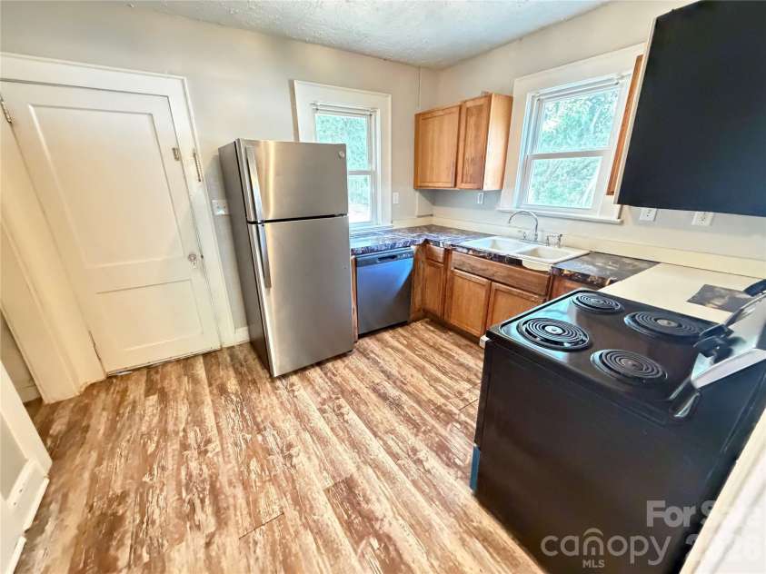 2212 Camp Greene Street, Charlotte, NC 28208.  MLS# CAR4366763, YatesRealty ID 9231. 