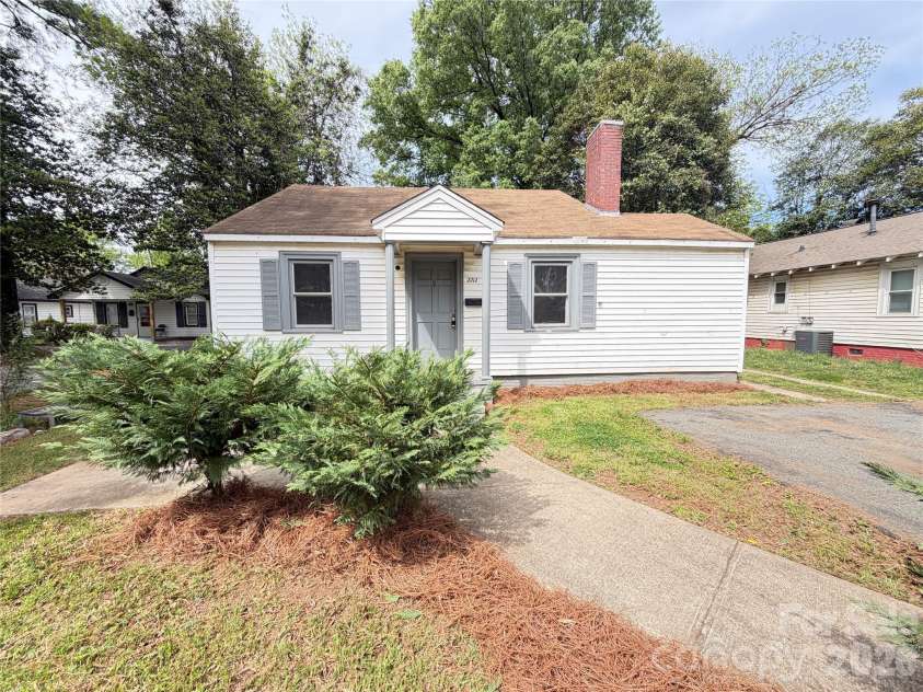 2212 Camp Greene Street, Charlotte, NC 28208.  MLS# CAR4366763, YatesRealty ID 9231. 