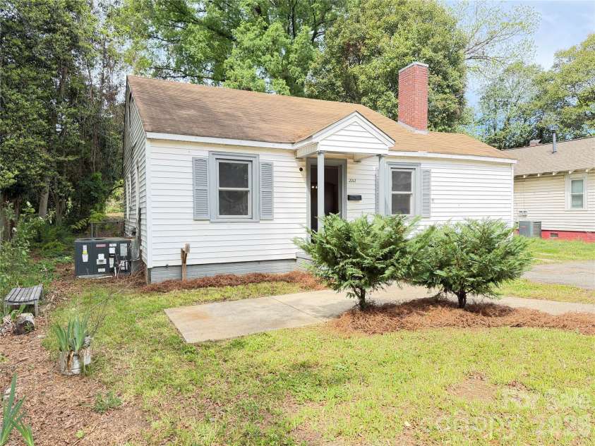 2212 Camp Greene Street, Charlotte, NC 28208.  MLS# CAR4366763, YatesRealty ID 9231. 