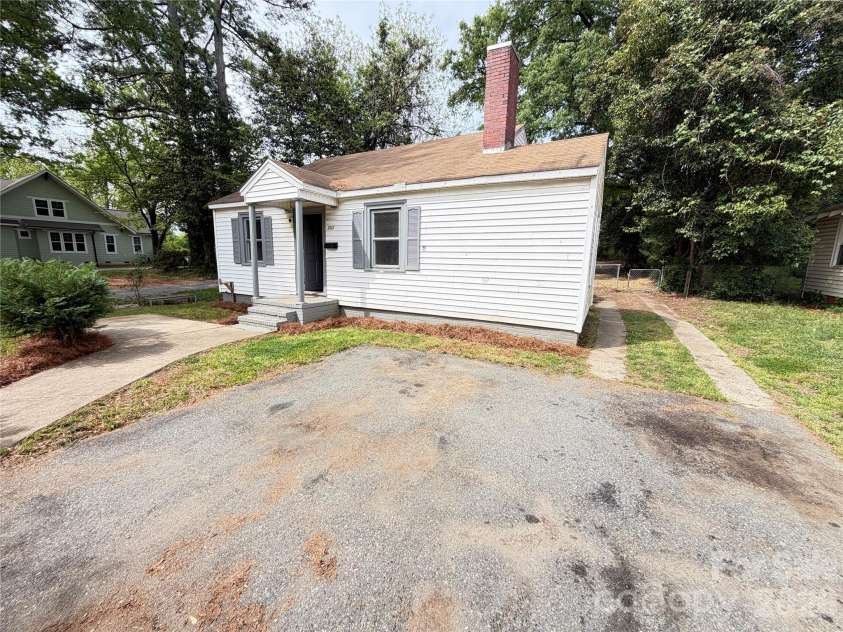 2212 Camp Greene Street, Charlotte, NC 28208.  MLS# CAR4366763, YatesRealty ID 9231. 