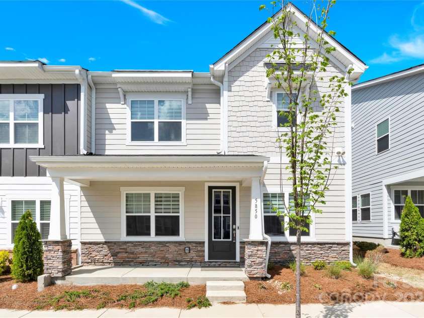 5850 Strathmore Court, Charlotte, NC 28215.  MLS# CAR4243739, YatesRealty ID 9231. 