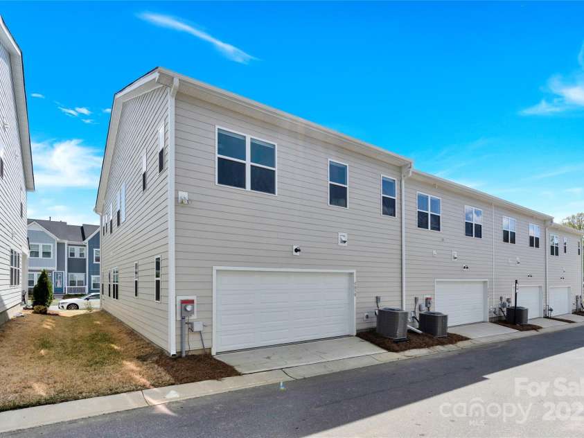 5850 Strathmore Court, Charlotte, NC 28215.  MLS# CAR4243739, YatesRealty ID 9231. 