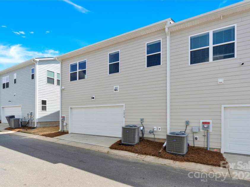 5850 Strathmore Court, Charlotte, NC 28215.  MLS# CAR4243739, YatesRealty ID 9231. 