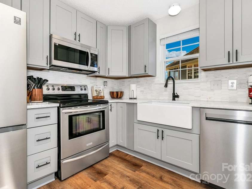 2805 Sagamore Lane, Asheville, NC 28806.  MLS# CAR4238624, YatesRealty ID 9232. 