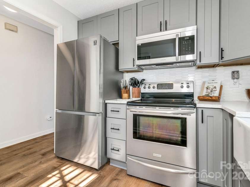 2805 Sagamore Lane, Asheville, NC 28806.  MLS# CAR4238624, YatesRealty ID 9232. 