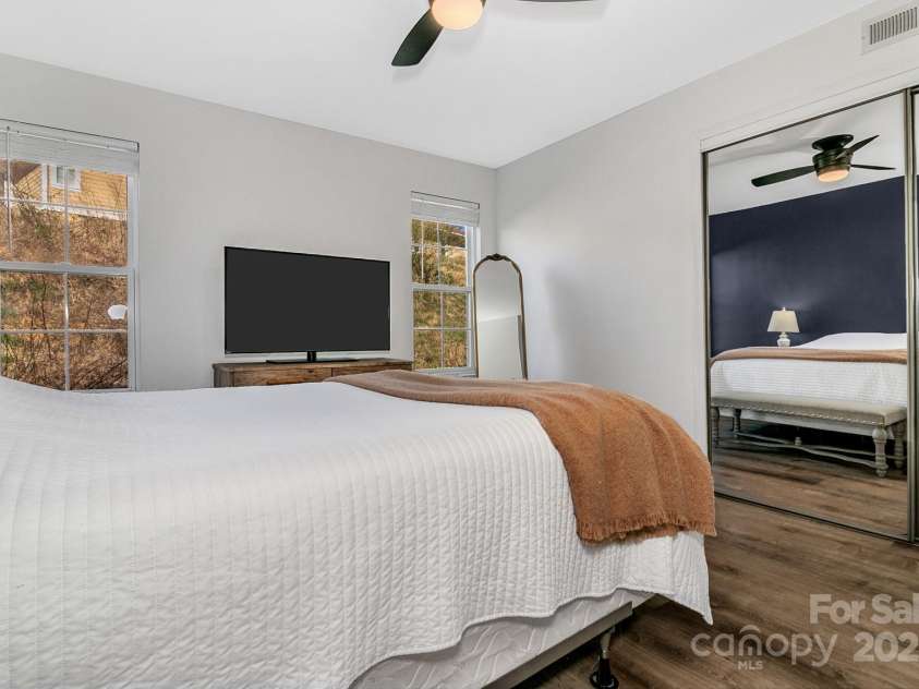 2805 Sagamore Lane, Asheville, NC 28806.  MLS# CAR4238624, YatesRealty ID 9232. 