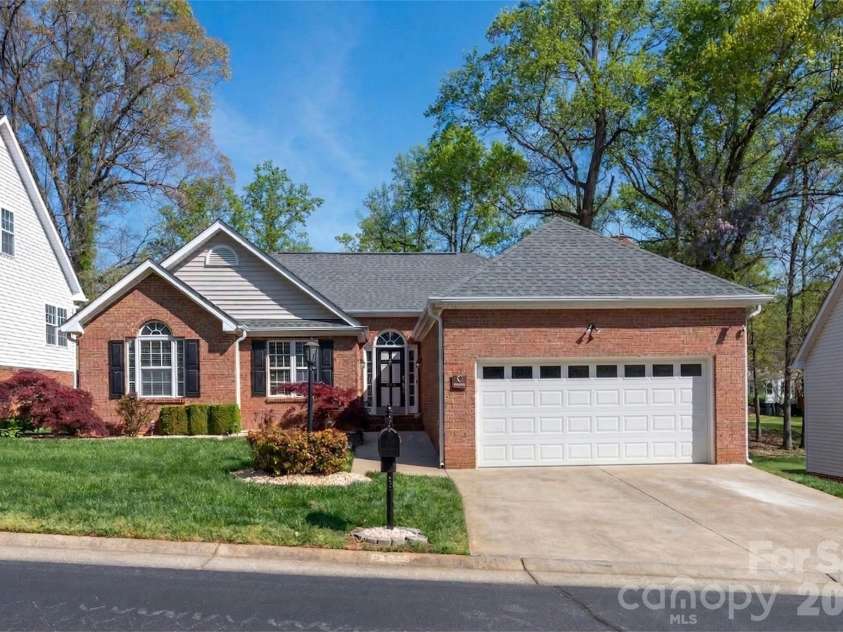 5125 Old Plantation Circle, Winston Salem, NC 27104.  MLS# CAR4366786, YatesRealty ID 9232. 