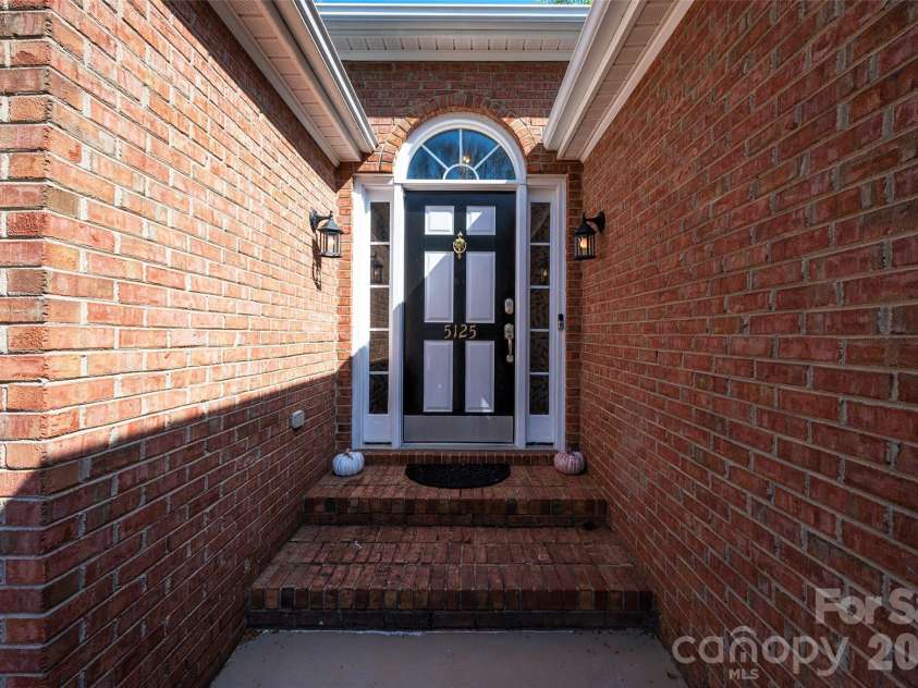 5125 Old Plantation Circle, Winston Salem, NC 27104.  MLS# CAR4366786, YatesRealty ID 9232. 