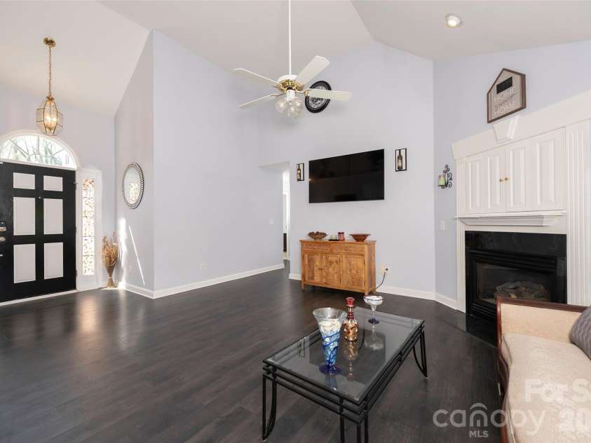 5125 Old Plantation Circle, Winston Salem, NC 27104.  MLS# CAR4366786, YatesRealty ID 9232. 